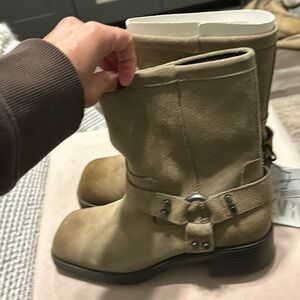 New with tags-Zara size 7.5 boots